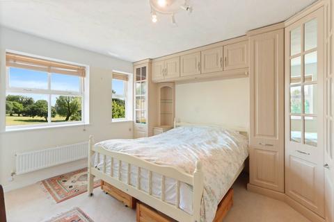 12 Radstock Close, London, N11 3GQ