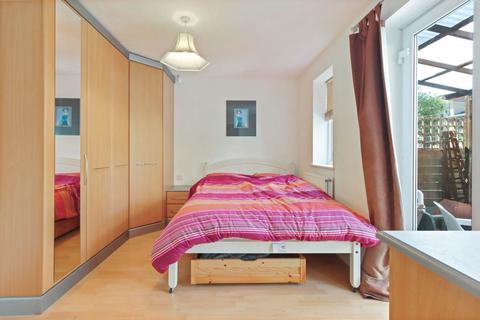 12 Radstock Close, London, N11 3GQ