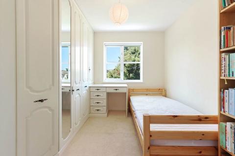 12 Radstock Close, London, N11 3GQ