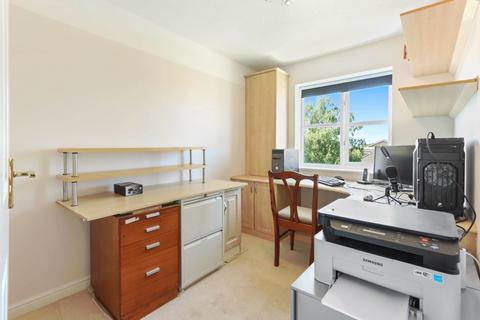 12 Radstock Close, London, N11 3GQ