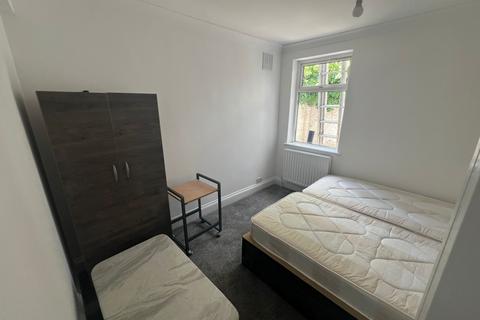 4 bedroom end of terrace house to rent, Uxbridge, UB8