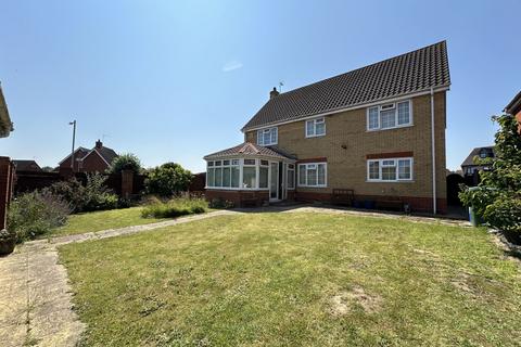 4 bedroom detached house for sale, Rodber Way, NR32 4WJ