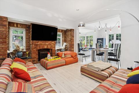 undefined, Castle Road, Weybridge, Surrey, KT13