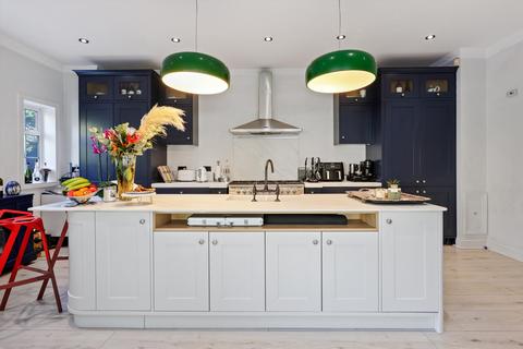 undefined, Castle Road, Weybridge, Surrey, KT13