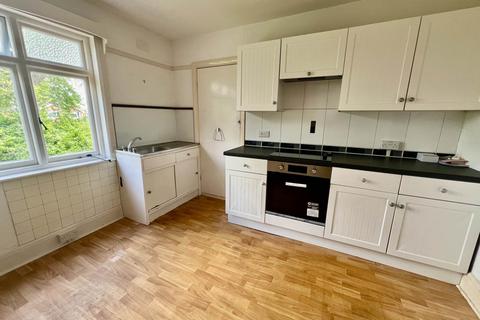 2 bedroom flat to rent, Outerwyke Road, Felpham