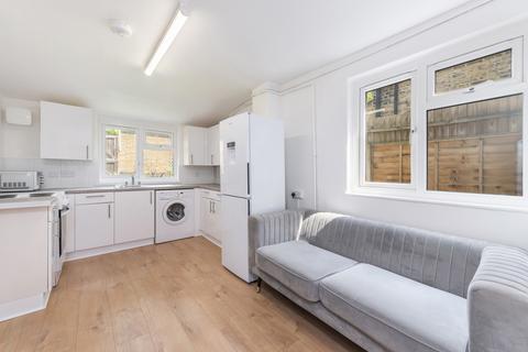 3 bedroom flat to rent, Poplar Walk, London, SE24