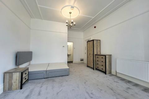 Studio to rent, Parsonage Road, Heaton Moor, Stockport, SK4