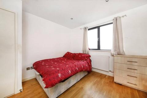 2 bedroom flat to rent, Morning Lane, Hackney, London, E9