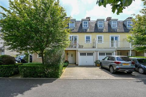 4 bedroom terraced house for sale, Westmount Close, Worcester Park, KT4