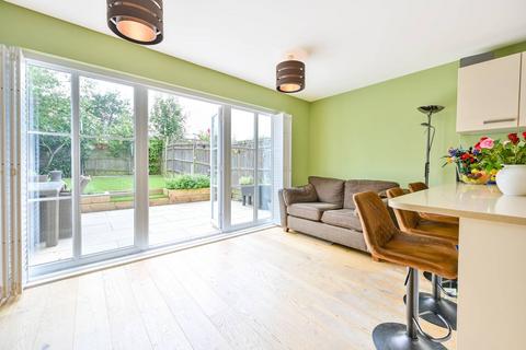 21 Westmount Close, Worcester Park, KT4 8FL