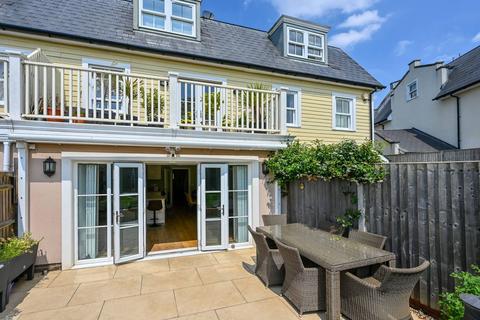 21 Westmount Close, Worcester Park, KT4 8FL