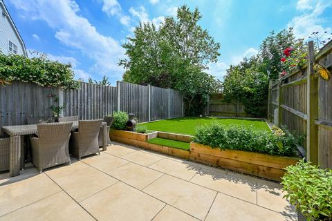 21 Westmount Close, Worcester Park, KT4 8FL