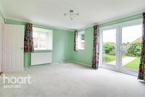 3 bedroom semi-detached house to rent, Bedford