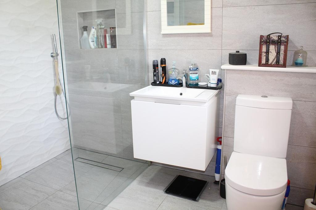 En - Suite Wet Room