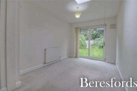 3 bedroom semi-detached house for sale, Queenswood Avenue, Hutton, CM13