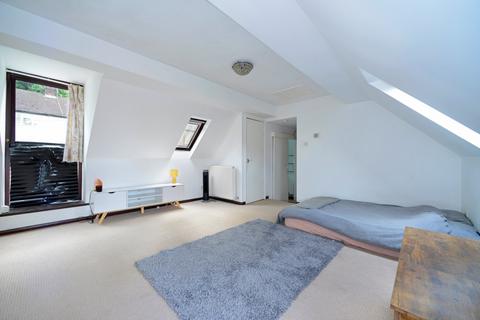 1 bedroom flat for sale, Lawnwood Court, Godalming GU7