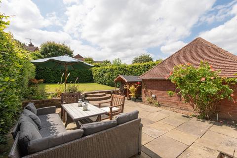 736 Derby Road, Wingerworth, Chesterfield, S42 6LZ