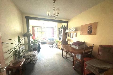 25 Whalebone Grove, Romford, RM6 6BU