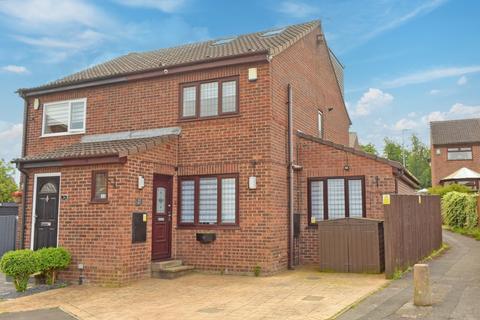 3 bedroom semi-detached house for sale, Middlecroft Close, Leeds