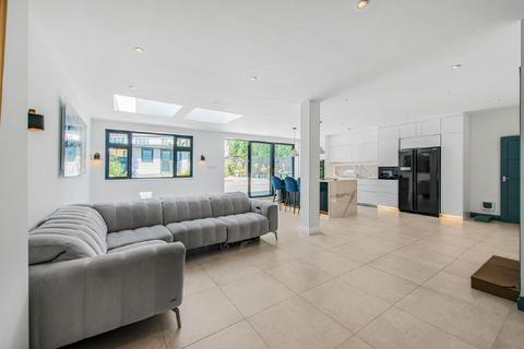47 Chiltern Drive, Surbiton, KT5 8LP