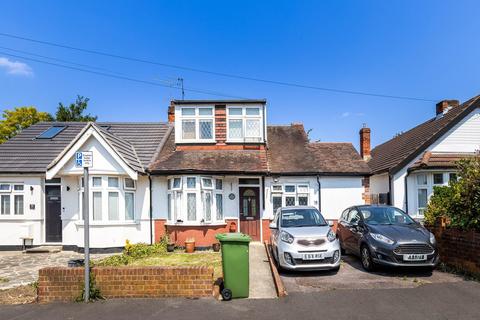 4 bedroom bungalow for sale, Kenilworth Gardens, Hornchurch