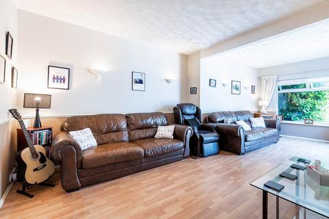 98 Kenilworth Gardens, Hornchurch, RM12 4SG