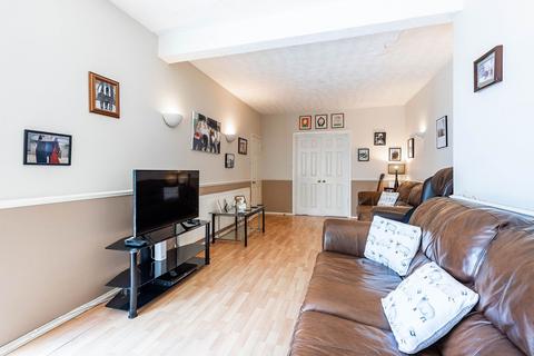 98 Kenilworth Gardens, Hornchurch, RM12 4SG