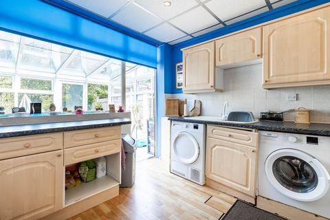 98 Kenilworth Gardens, Hornchurch, RM12 4SG