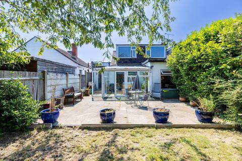 98 Kenilworth Gardens, Hornchurch, RM12 4SG