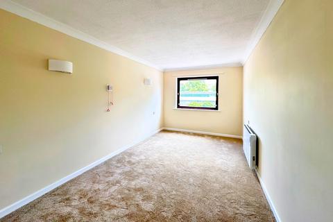 1 bedroom flat for sale, Station Road, New Milton, Hampshire. BH25 6HX