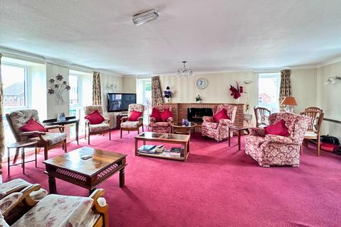 1 bedroom flat for sale, Station Road, New Milton, Hampshire. BH25 6HX