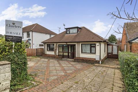 2 bedroom bungalow for sale, Victoria Road, Bishops Waltham, Southampton, Hampshire, SO32