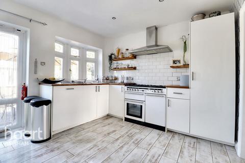 118 Rainham Road, Rainham, RM13 7RJ