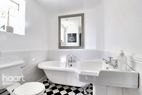 118 Rainham Road, Rainham, RM13 7RJ