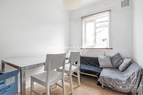 3 bedroom maisonette to rent, Blackshaw Road Tooting SW17