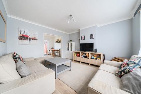 1 Bromhedge, London, SE9 3DY