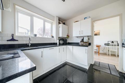 1 Bromhedge, London, SE9 3DY