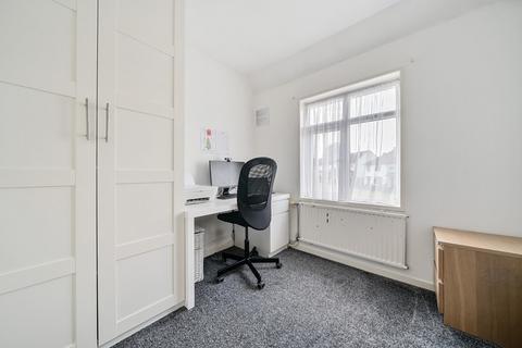 1 Bromhedge, London, SE9 3DY