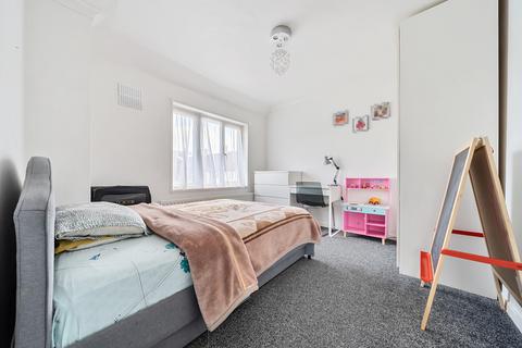 1 Bromhedge, London, SE9 3DY