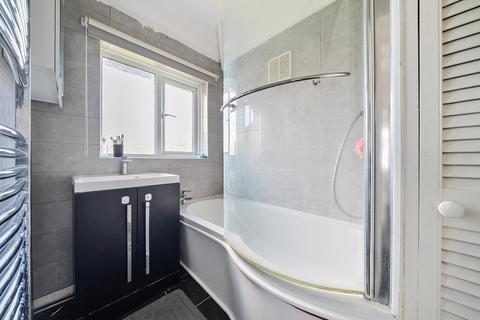 1 Bromhedge, London, SE9 3DY