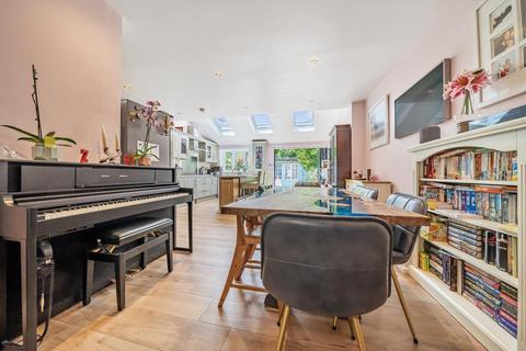 71 The Quadrant, London, SW20 8SW