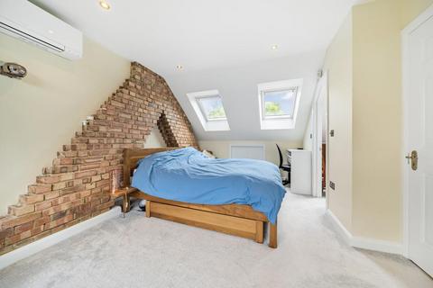71 The Quadrant, London, SW20 8SW