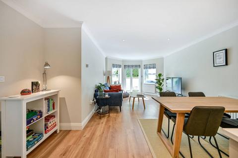 2 bedroom flat for sale, Avenue Elmers, Surbiton, KT6