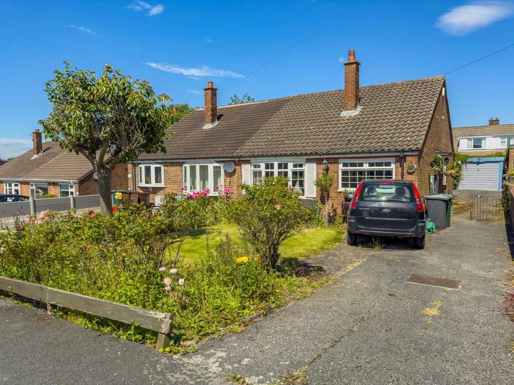 Elm Way, Birstall 2 bed semidetached bungalow for sale £199,995