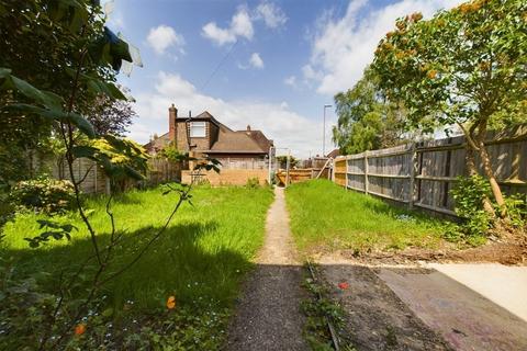 3 bedroom semi-detached house to rent, Elm Avenue, Eastcote, Middlesex, HA4