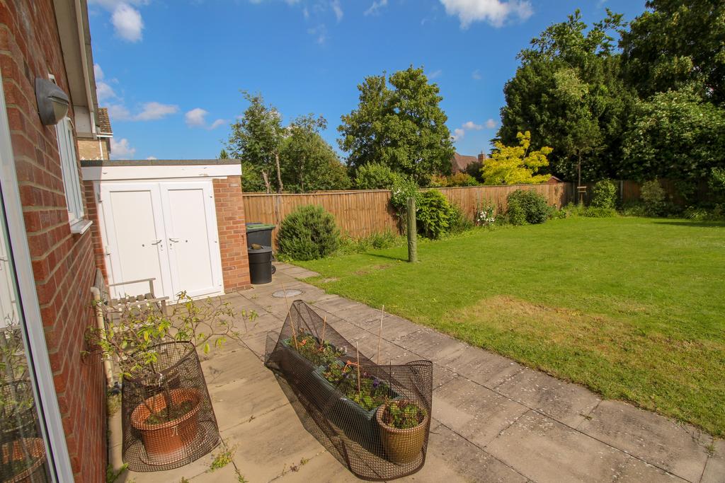 Rear garden &amp; brick store