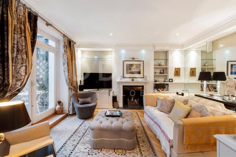 3 bedroom apartment for sale, Ennismore Gardens, London, SW7