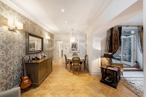 3 bedroom apartment for sale, Ennismore Gardens, London, SW7