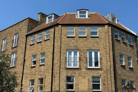 2 bedroom property to rent, Folkestone, CT20