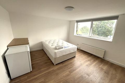 Studio to rent, Adonis Court, London W13